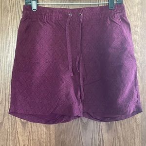 Duluth Trading Company Shorts